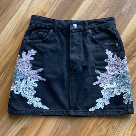 Top Shop Black Floral Applique Mini Denim Skirt 4 - Picture 2 of 5